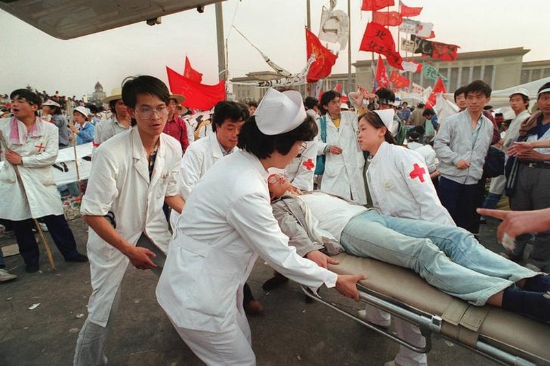 Tiananmen Square protests 198905 - paramedics evacuate a student hunger striker