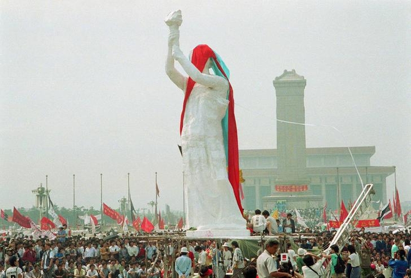 Tiananmen Square protests 19890601 - the Goddess of Democracy statue ready to be unveiled