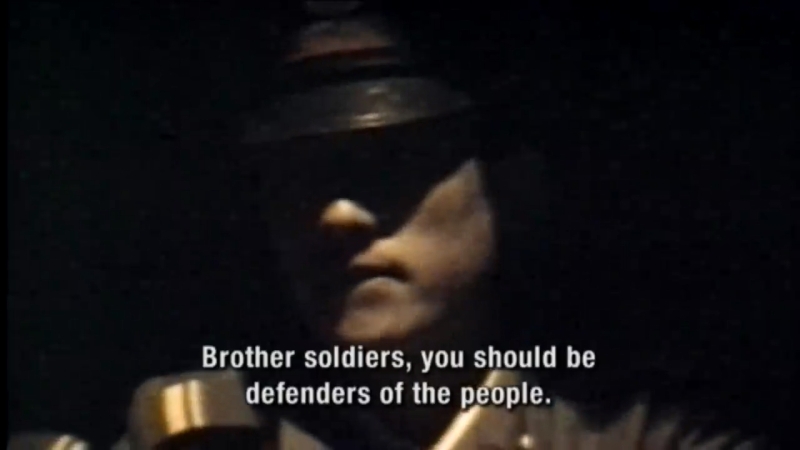 Tiananmen Square protests 19890520 - Beijing citizens lectured army soldiers