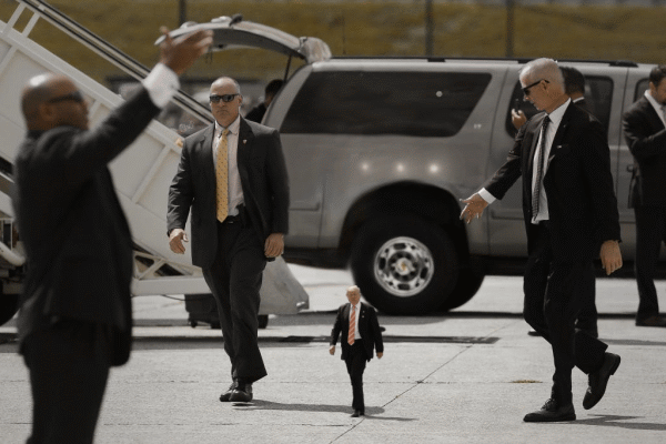 The adventures of Tiny Trump by r/TinyTrumps