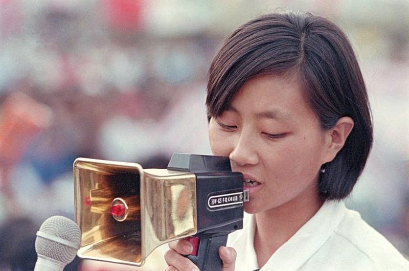 Tiananmen Square protests 198905 - leader of the pro-democracy protests speaks to the crowds through a golden bullhorn